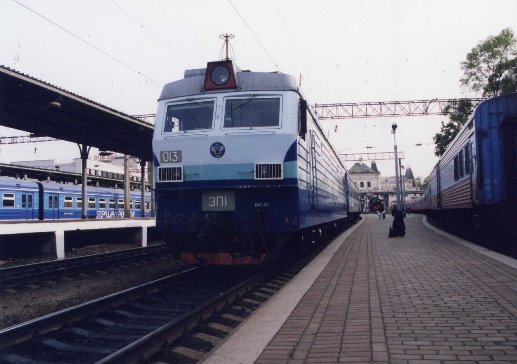 No.5 Train Okean at Vladivostok Station